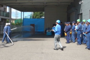 放水模範演技の様子